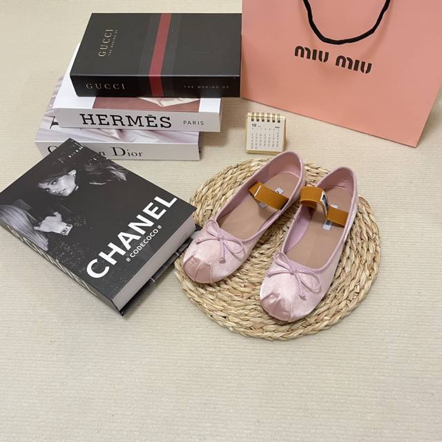 橙子出厂价 Miumiu 缪缪经典 蝴蝶结芭蕾舞鞋 跳舞鞋 平底单鞋 材质：绸缎 码数：34-41